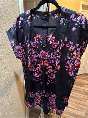 Simply Vera Vera Wang Black Floral V-Neck Blouse with Purple & Red Accents
